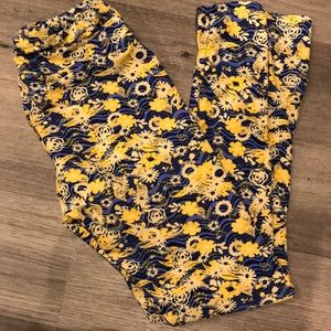 Lularoe One Size Leggings!